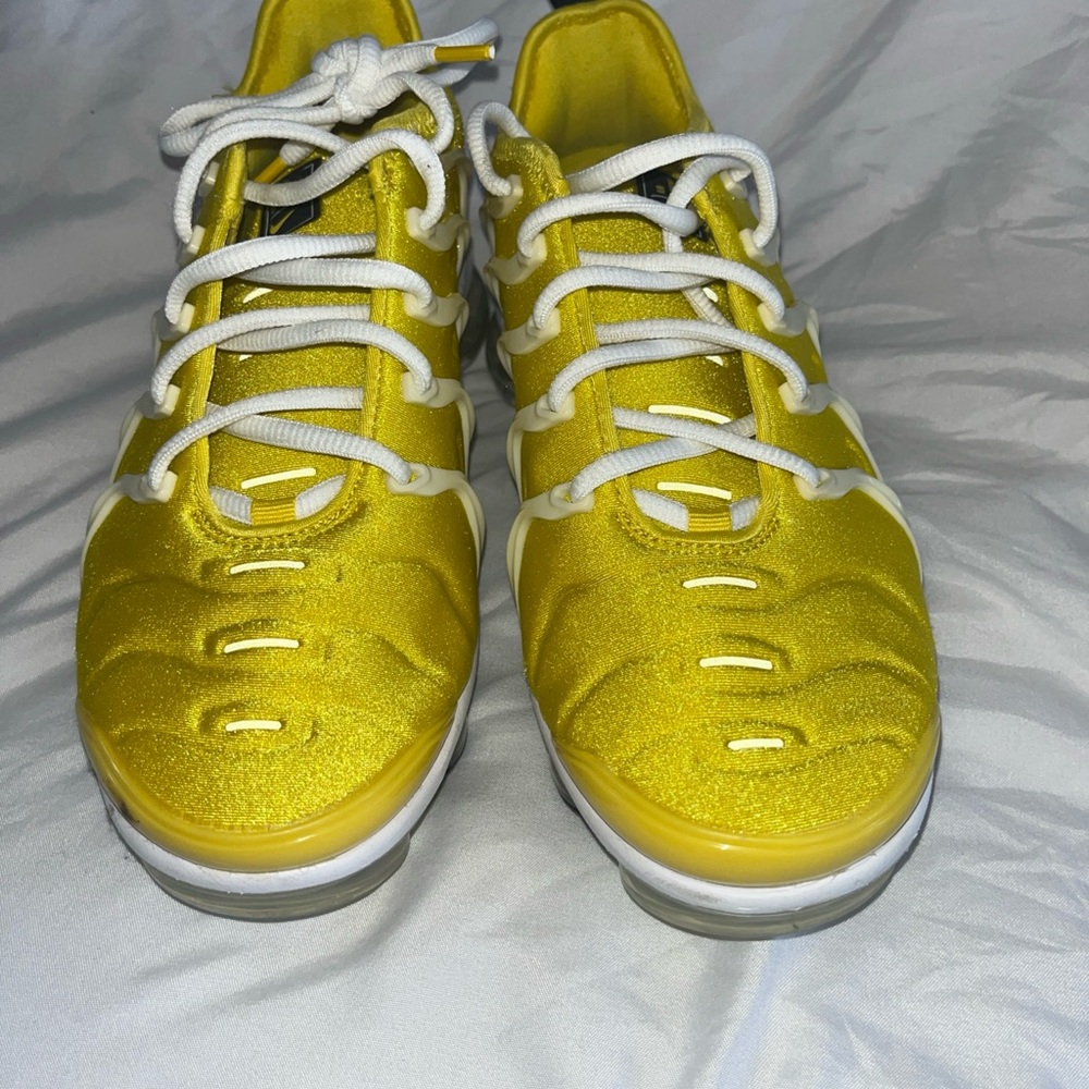 Nike air vapor Max plus Yellow Athletic Shoes